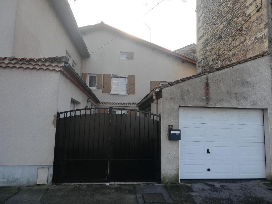 Appartement T2 dans le centre ville d'Angoulême Exterior foto